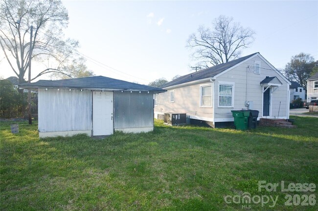 Building Photo - 1424 Kennon St