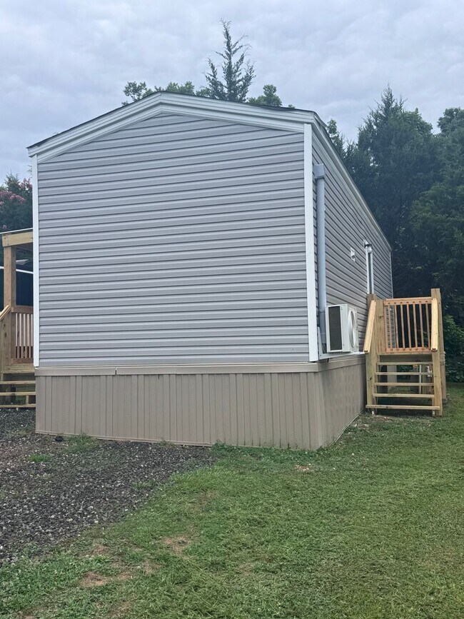 Building Photo - Evergreen Community