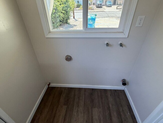 Building Photo - Charming 3 Bedroom Home with Beautiful Backyard in San Carlos