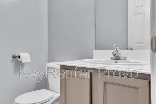 Building Photo - 2004 Churchill Dr