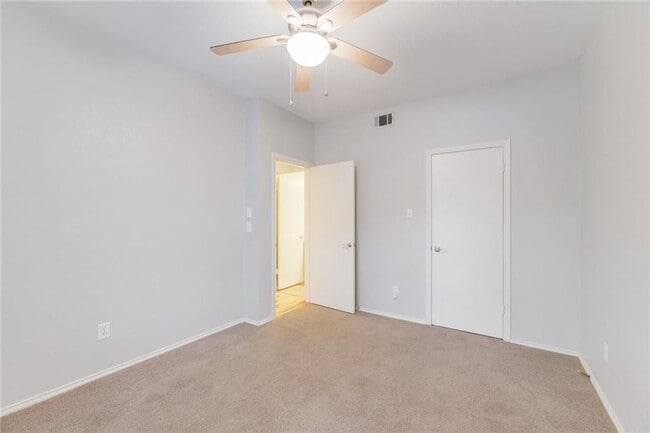 Building Photo - 4711 Spicewood Springs Rd