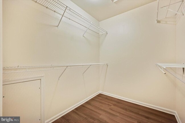 Building Photo - 5201 Plantation Ct