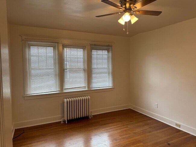 Building Photo - Wonderful Duplex in the Heart of Squirrel Hill!