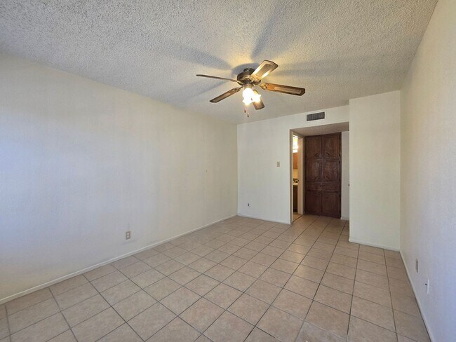 Building Photo - 2304 Wales Cir