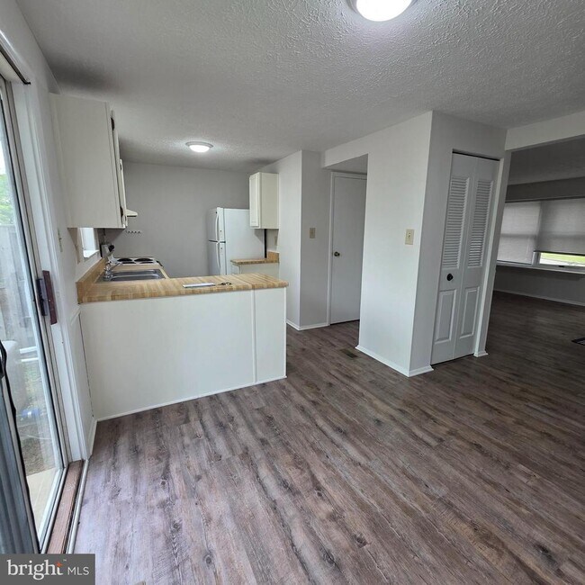Building Photo - 1758 Springfield Ln