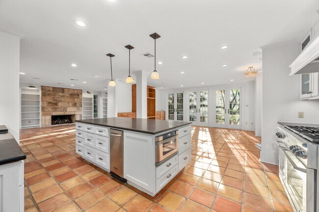 Building Photo - 1301 Kent Ln