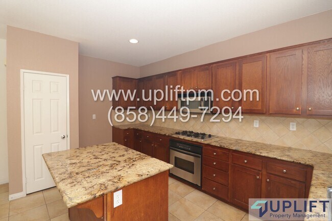 Building Photo - 4 bedroom 2.5 bathroom home in Chula Vista...