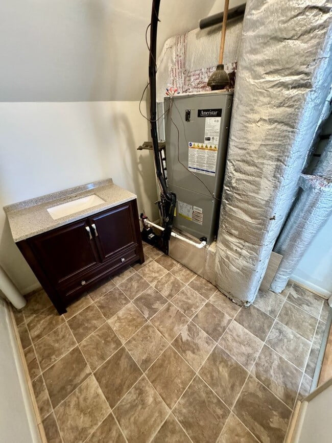 Building Photo - LYNNHAVEN SHORES - Starfish Condo