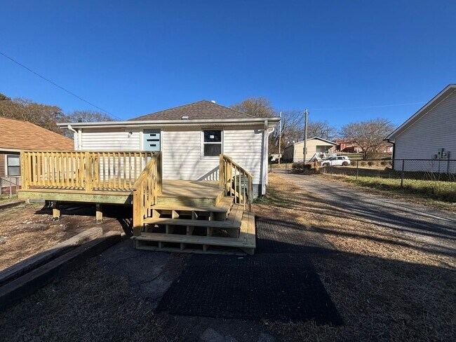 Building Photo - Beautifully Renovated 3BR / 2BA Bungalow in Gastonia