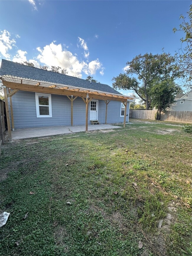 Building Photo - 1411 Miles St