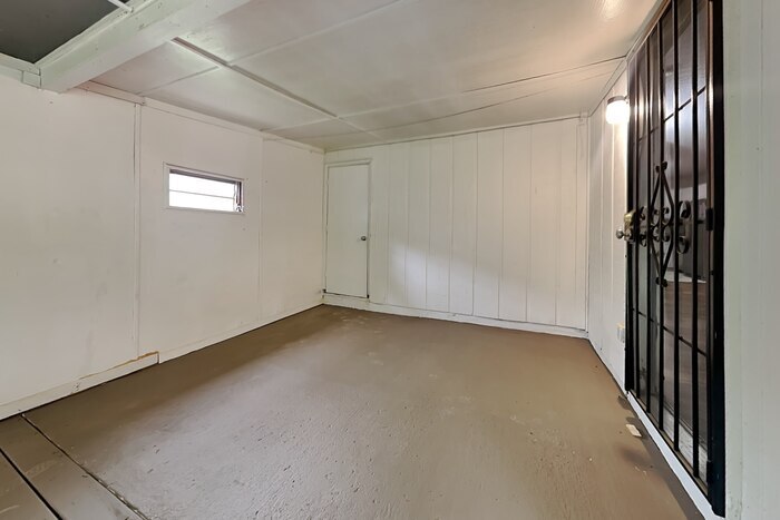 Building Photo - 2093 Drake Ct