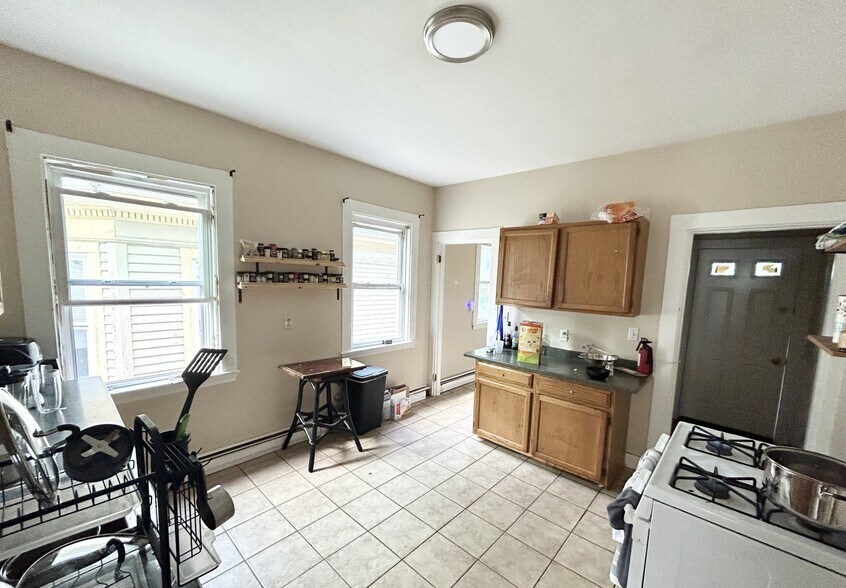 Building Photo - 72 Calumet St