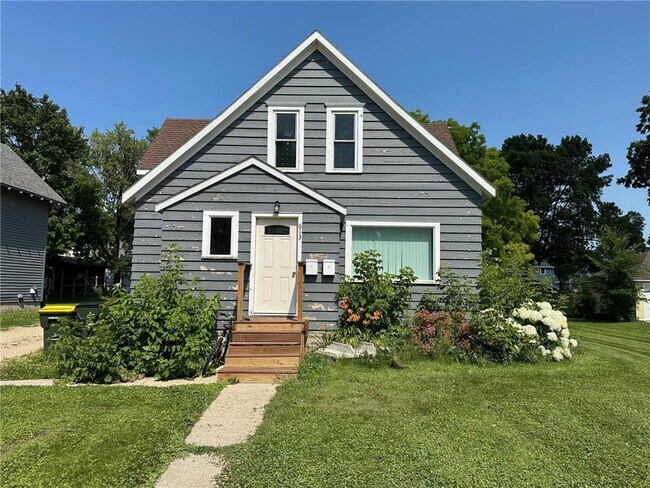 Building Photo - 613 3rd St SW