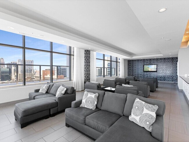 Building Photo - Large Corner Unit at STAR TOWER!