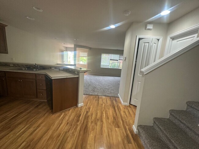Building Photo - New carpet