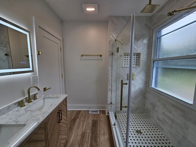 Building Photo - Amazing 3 bedroom 2.5 bath House for Rent ...