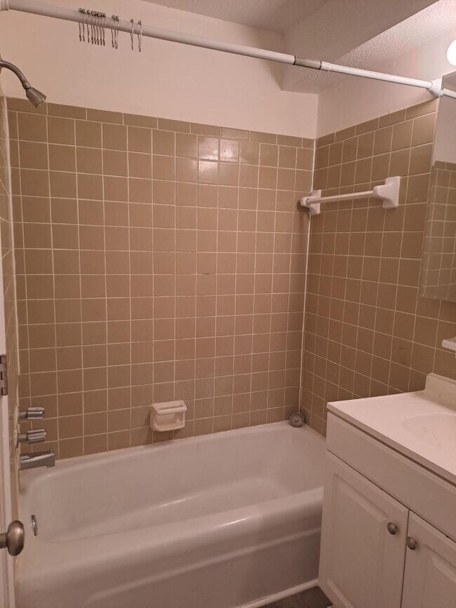 Building Photo - 1026 Southpark Dr