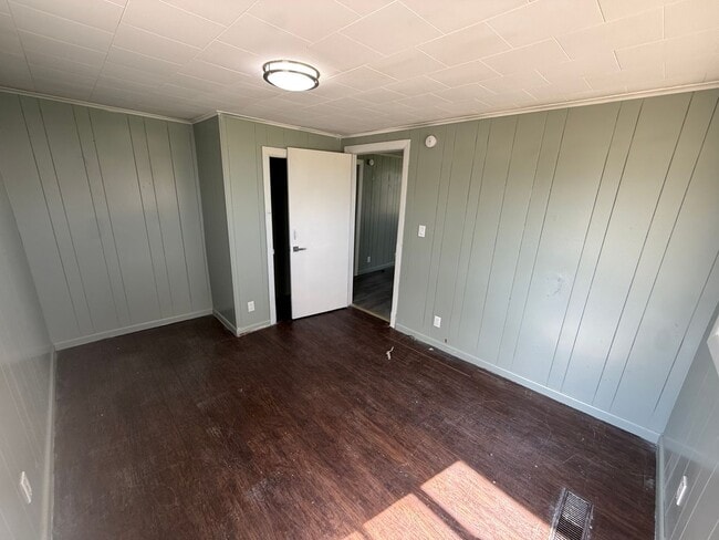 Building Photo - Renovated 5 Bedroom 2 Bath Home for Rent!