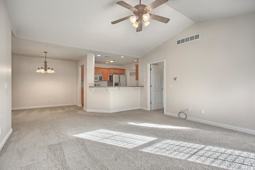 Open concept Living room/kitchen - 703 N Prairie View Rd