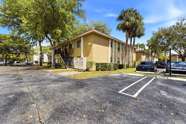 Building Photo - 2671 Riverside Dr