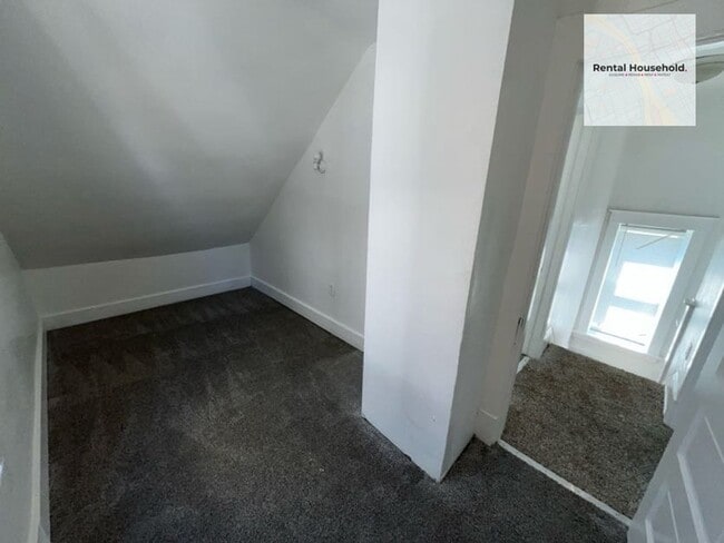 Building Photo - Adorable & Spacious 3 Bedroom Property-Toledo Ohio