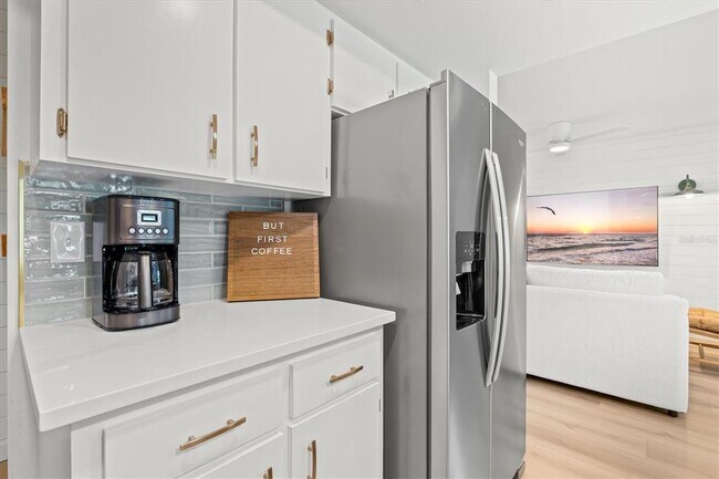 Building Photo - 2641 Hyde Park St