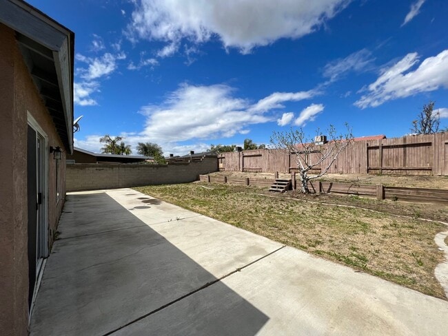 Building Photo - 1516 Hadar Rd