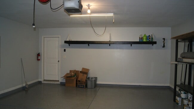 Building Photo - 375 Niblick Dr