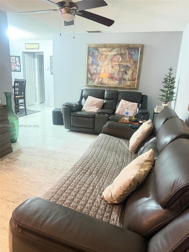 Building Photo - 3001 NW 4th Terrace