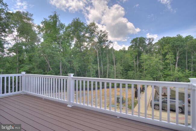 Building Photo - 2506 EMBER Ln