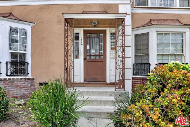 Building Photo - 314 N St Andrews Pl