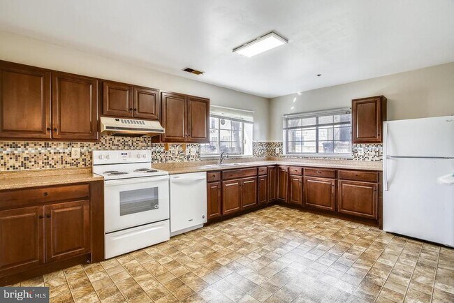 Building Photo - 1670 Brooksquare Dr