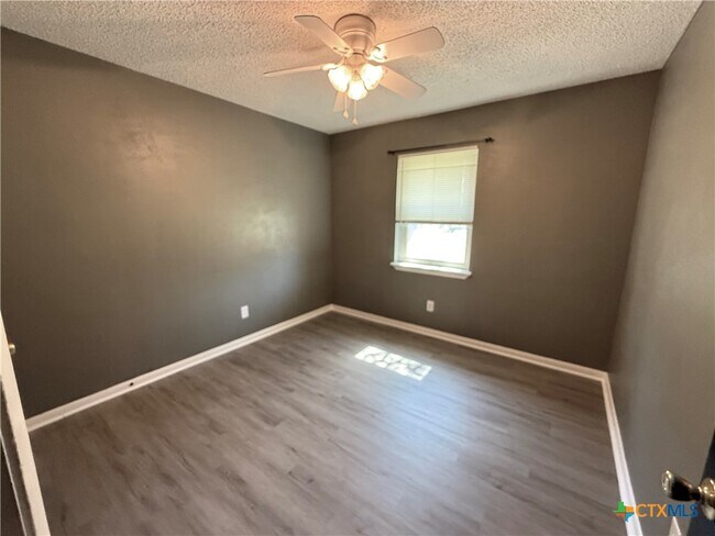 Building Photo - 809 Michelle Dr