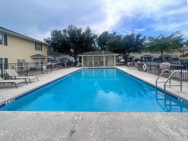 Building Photo - 2972 SW 35th Pl