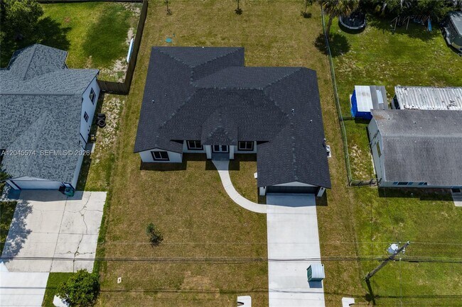 Building Photo - 5203 Birch Dr