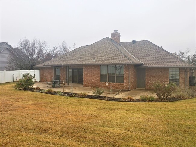 Building Photo - 8000 Pleasant Oaks Dr