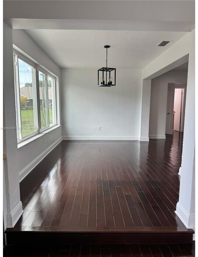 Building Photo - 5320 SW 89th Ave