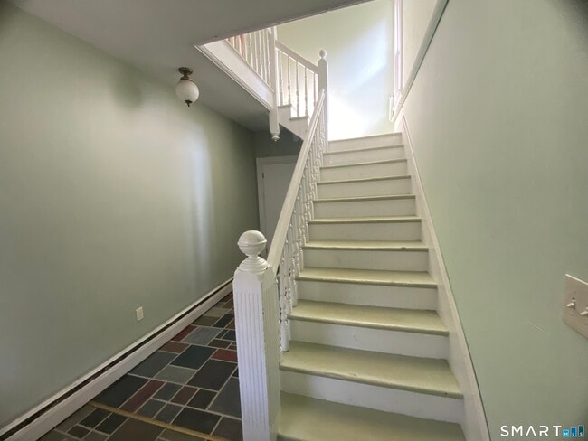 Building Photo - 114 Nooks Hill Rd