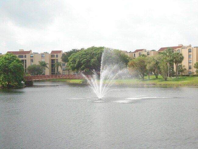 Building Photo - 450 Egret Cir