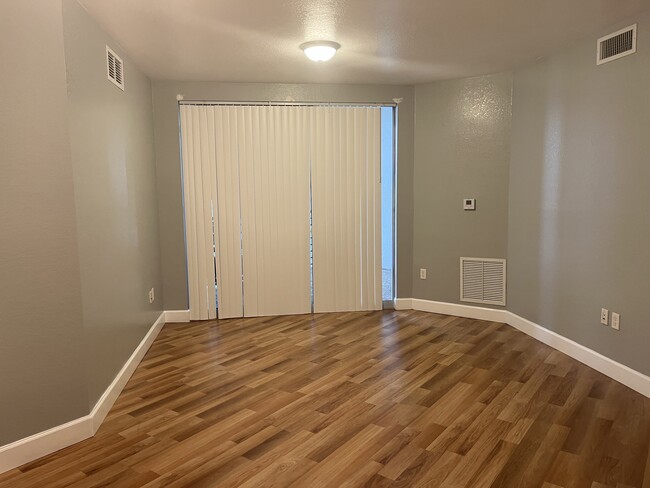 living room / dining room - 1830 Radius Dr