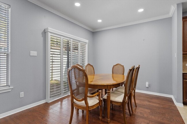 Building Photo - Lovely 2 Bedroom, 2.5 Bath Townhome w/ 2-Car Garage in Cedar Park!