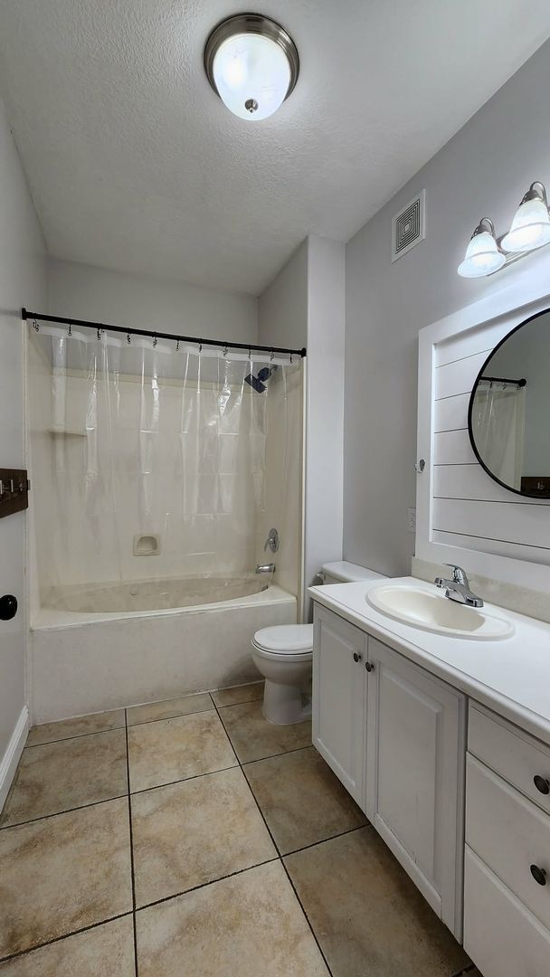 Building Photo - Large Renovated Orem Condo for Rent