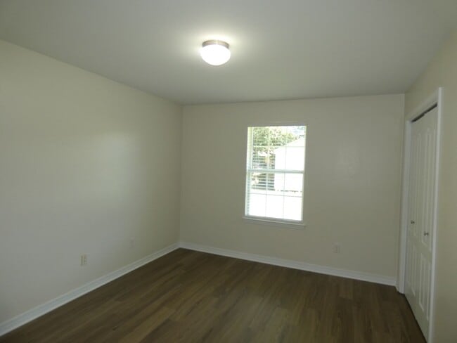 Building Photo - Spacious 4 Bed/3 Bath - Tanglewood