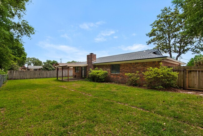 Building Photo - 117 12th Ave