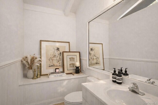 Building Photo - 15 Lake View Ct