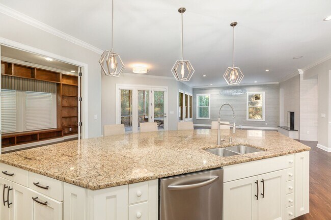 Building Photo - Stunning 5-Bedroom, 5-Bathroom Home with Chef's Kitchen and Luxurious Features