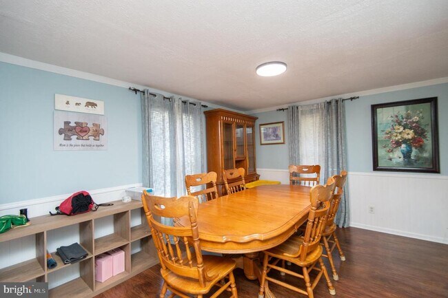 Building Photo - 113 Maple Ave