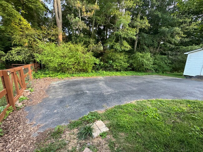 Building Photo - 691 Bear Creek Rd