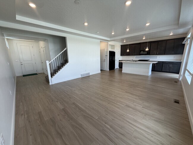 Building Photo - 4090 W Red Clover Dr