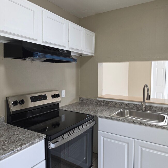 Building Photo - 5207 Via Hacienda Cir